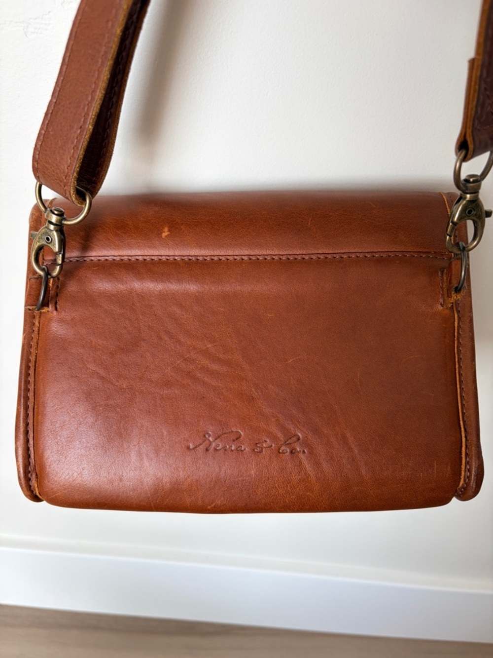 Nena & Co Tesoro Crossbody Wallet in Cafe - Picture 4 of 8